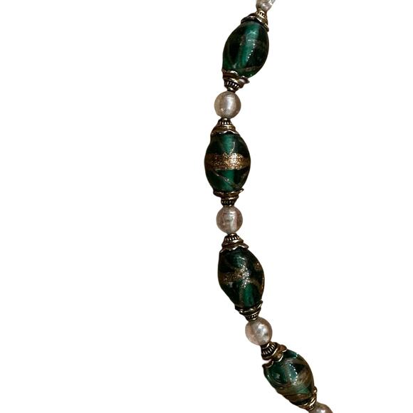 Vintage Green and Gold Glass Beaded Bracelet - Picture 4 of 7